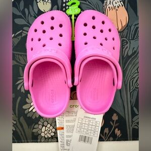 NWT Crocs Kids Classic Clog - Pink, size 8